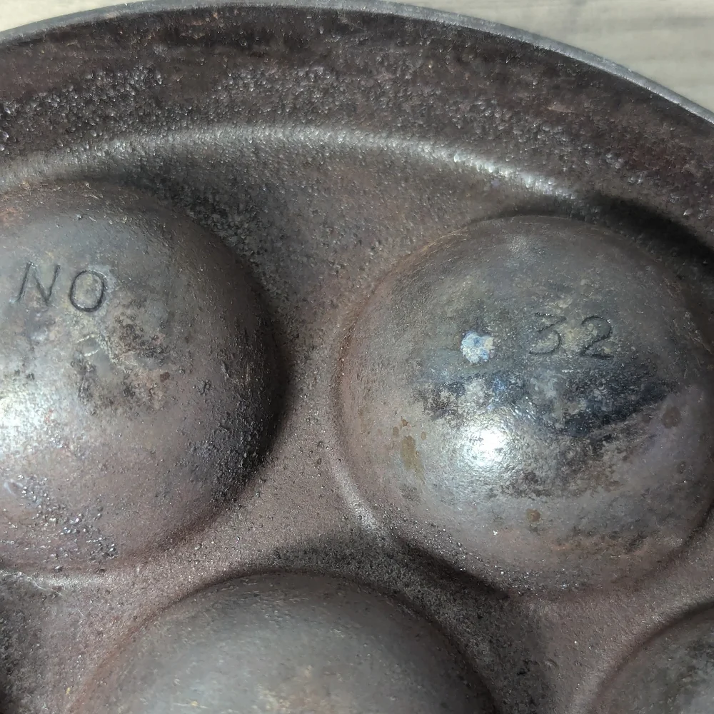 Vintage GRISWOLD Aebleskiver 962 Erie Pa